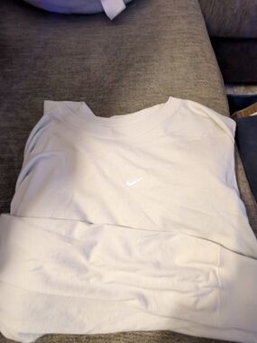Nike Small Swoosh Tee in Light Gray